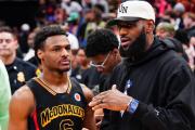 LeBron James defiende a su hijo Bronny ante críticas sobre su futuro en la NBA