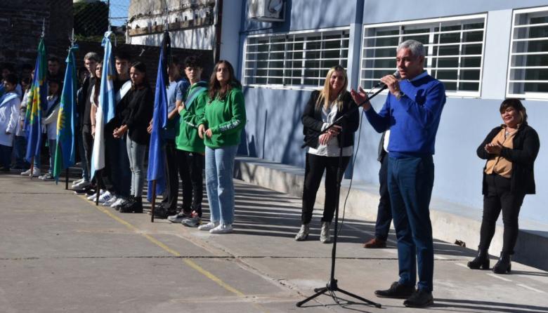 El intendente de Berisso Fabián Cagliardi inauguró el nuevo edificio de la secundaria N°8