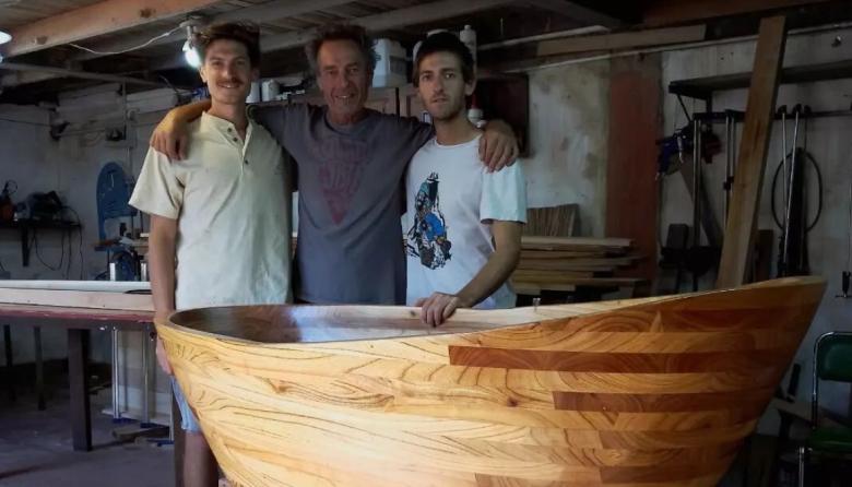 La pasión por la madera y la familia: Las bañeras de madera fabricadas por platenses