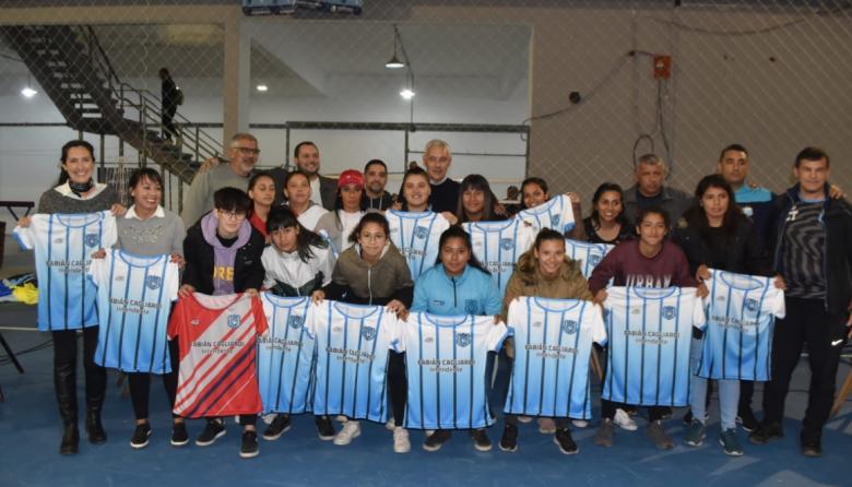 Fabián Cagliardi realizó la entrega de camisetas a Clubes de "Liga Amistad"