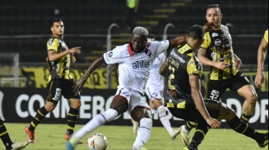 Se enfría la llegada de Christian Ebere a Gimnasia, el delantero nigeriano de Nacional de Uruguay