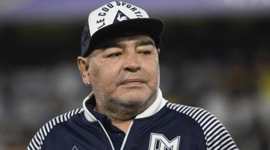 Gimnasia deseó un feliz año con la imagen de Maradona
