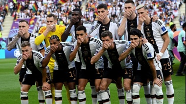 La selección alemana en protesta contra Qatar y la FIFA