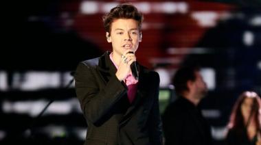 Una película sobre un fanfic de Harry Styles llega junto a Anne Hathaway