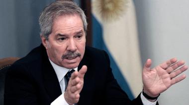 Solá salió al cruce de la desinformación sobre la compra de vacunas