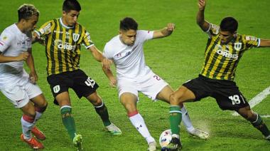 Estudiantes dejó escapar 3 puntos en su visita al diezmado Banfield