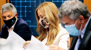 Tolosa Paz acordó junto a ENACOM la implementación de la Prestación Básica Universal