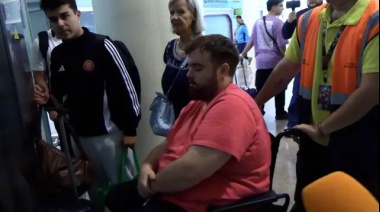Ibai Llanos aterrizó en España en silla de ruedas: ¿Está mal de salud o es un truco para no sacarse fotos?