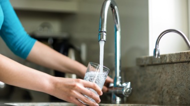 Aumento del agua: ABSA acordó tarifas 100% más caras