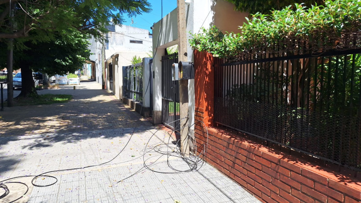 Los desvíos generaron cortes de cables del servicio de tv e internet de los vecinos de Barrio Hipódromo.