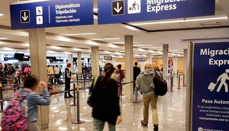 Reforma migratoria por DNU: conocé los cambios clave en salud, educación y residencia para extranjeros
