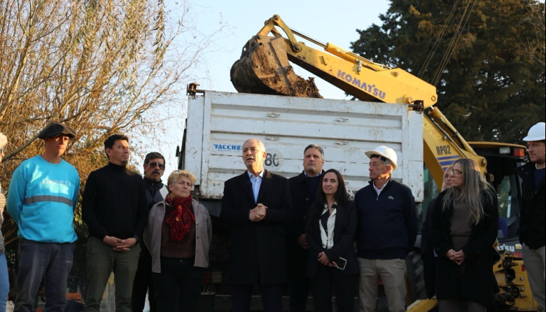 La Plata: Alak impulsa nuevas obras en El Peligro: calles, luminarias y mejoras en escuelas