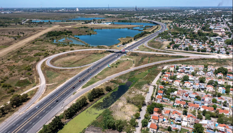 Reducen la calzada en el ingreso a Villa Elisa por obras en la bajada ...