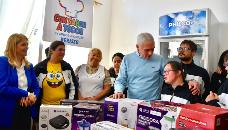 Cagliardi y Magario acompañaron la inauguración del café inclusivo de Amigos de Corazón en Berisso