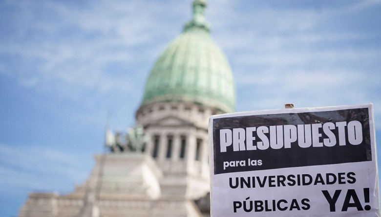 El Gobierno promulgó las leyes de financiamiento universitario y emergencia pediátrica, pero aplazó su aplicación