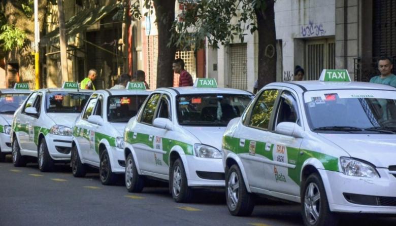La Plata: buscan prorrogar por un año la habilitación de remis modelo 2013 y 2014