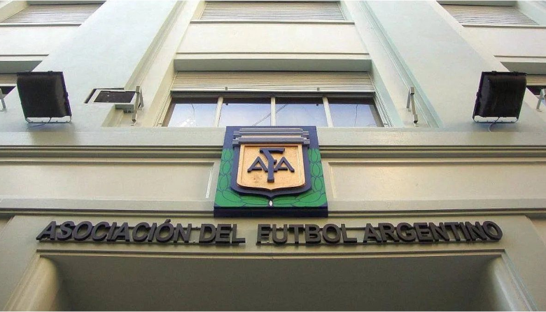 “Nadie está pensando en intervenir la AFA”: el Gobierno baja la tensión pero mantiene las advertencias de la IGJ