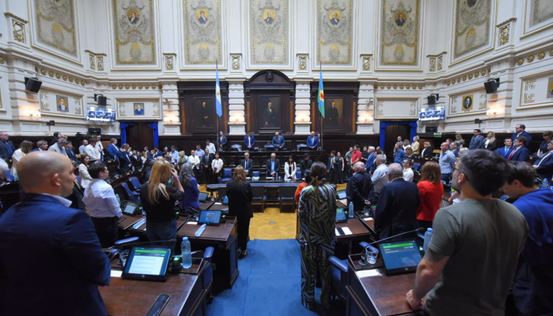 Kicillof logró la aprobación del endeudamiento tras una maratónica sesión y fuertes tensiones en la Legislatura