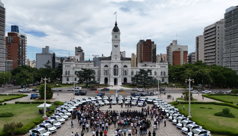 Alak y Kicillof refuerzan la seguridad en La Plata con la entrega de 40 móviles policiales