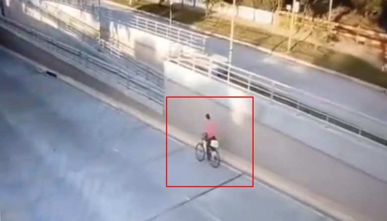 La Plata: Insólito accidente de un ciclista