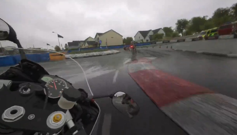 El video de un videojuego de motos que parece real y confunde a miles en redes