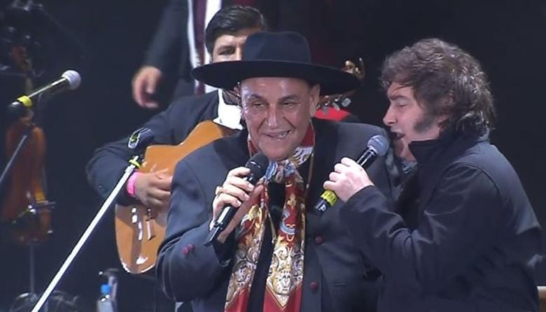 Milei subió al escenario con el Chaqueño Palavecino y Lali Espósito reaccionó en redes