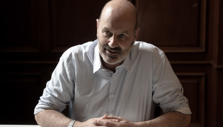 Sturzenegger pone fecha límite a los empleados estatales mayores sin goce de jubilación