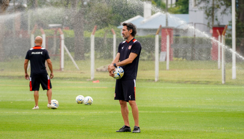 Estudiantes recibe a Deportivo Riestra en UNO: horario, formaciones y cómo verlo