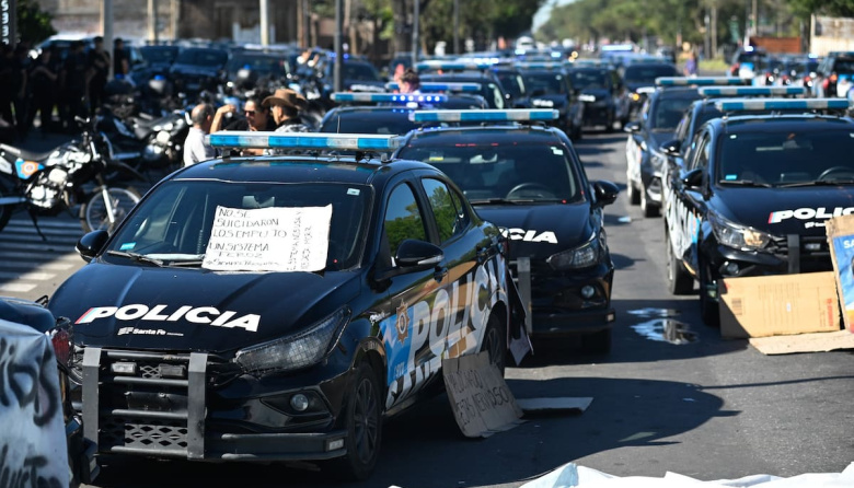 Santa Fe sanciona a policías tras protestas y acuartelamientos por reclamos salariales