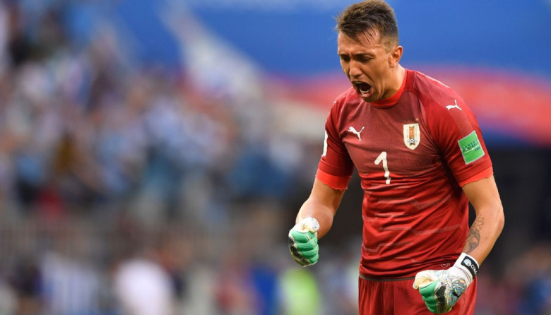 Fernando Muslera fue reservado por Bielsa y podría volver a la selección de Uruguay