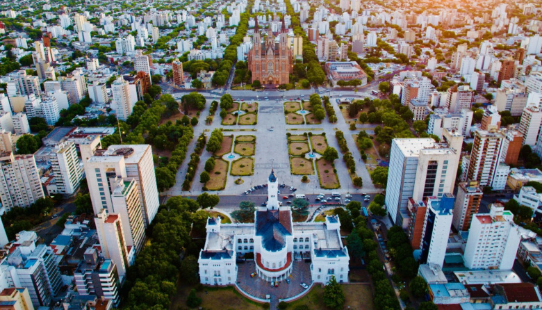 Tour inédito en La Plata: arquitectura, historia y sabores en un día