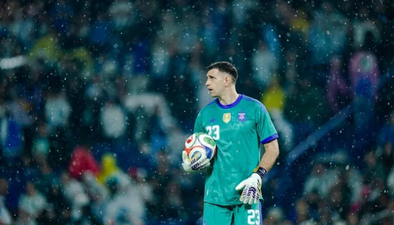 Dibu Martínez, tras el flojo triunfo: “Menos mal que no jugamos la Finalissima, perdíamos”