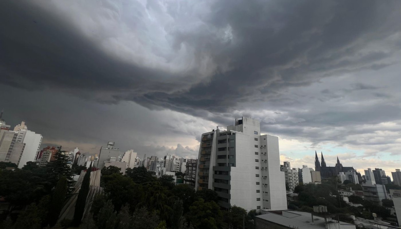 Alerta naranja en La Plata por tormentas fuertes y posibles anegamientos