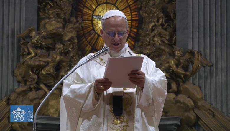 En su primera Vigilia Pascual, el papa León XIV llamó a no paralizarse ante la guerra