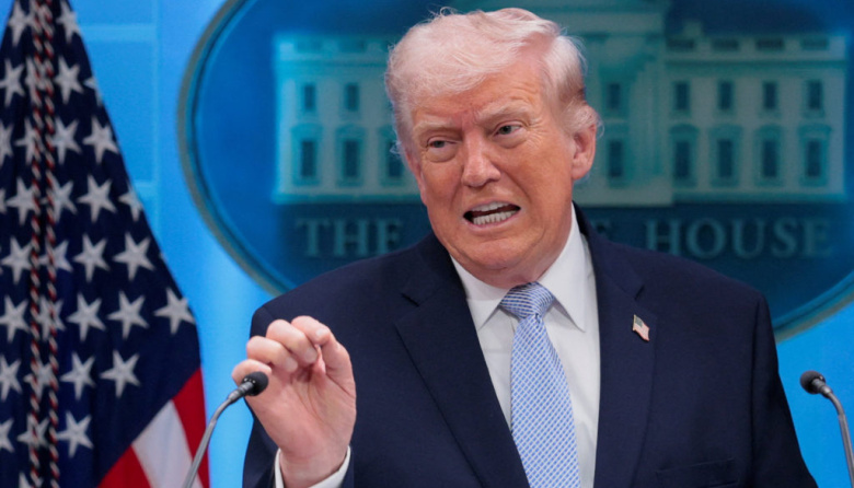 Donald Trump advierte sobre el “fin de una era” en Irán y eleva la amenaza militar