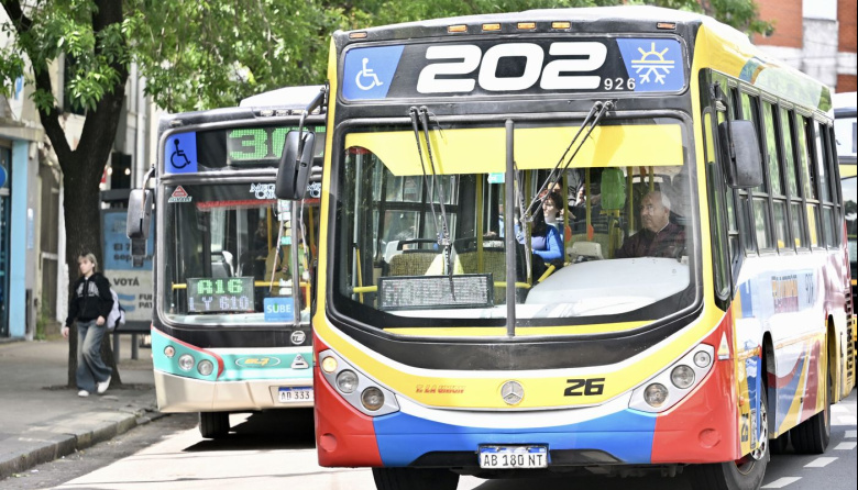 Aumenta el boleto de micro en La Plata: el mínimo superará los $1.000 desde mayo
