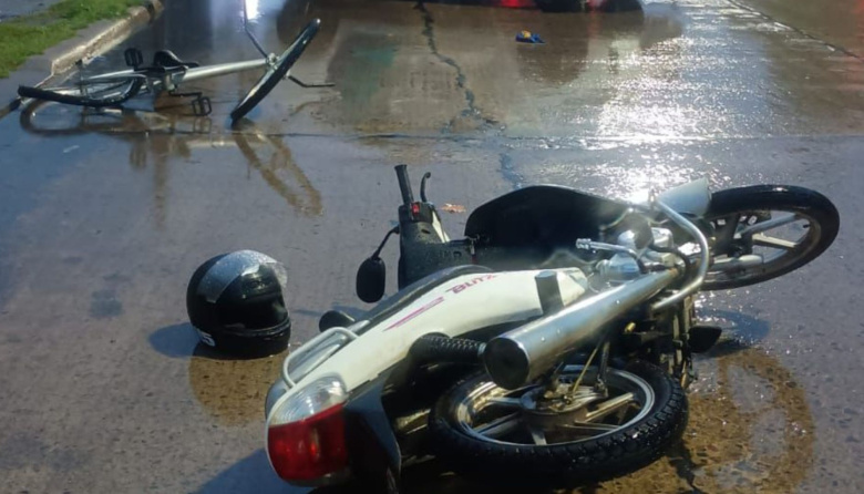 Un ciclista resultó herido tras un choque con una moto en La Plata