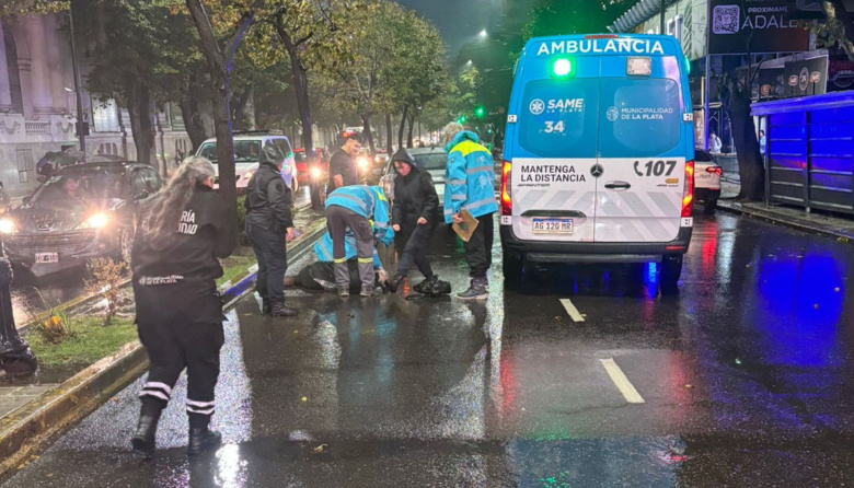 Mañana accidentada: atropellaron una mujer en 7 y 48 y fue hospitalizada