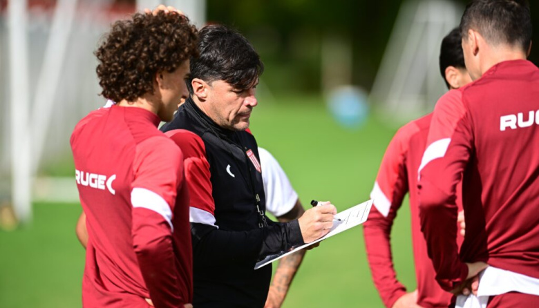 Medina no descarta repetir equipo: Estudiantes iría con titulares ante Talleres y Flamengo