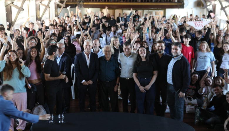 Alak y Pérez Esquivel encabezaron una jornada juvenil en la República de los Niños