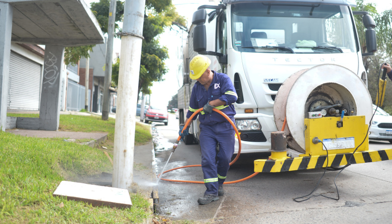 Alerta amarillo en La Plata: refuerzan la limpieza de sumideros para evitar anegamientos