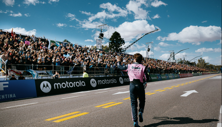 Colapinto hizo vibrar Buenos Aires: 600 mil personas en un Road Show histórico