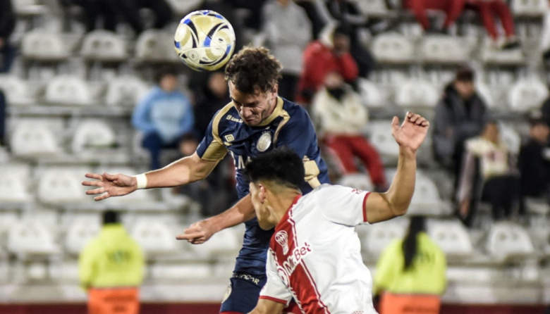 Gimnasia clasificó a octavos del Torneo Apertura tras la derrota de Huracán