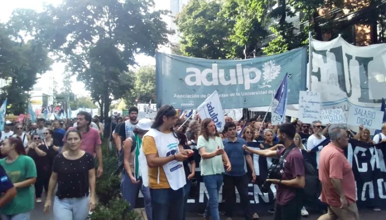 Gremios de la UNLP repudiaron al Gobierno y convocan a una nueva marcha universitaria
