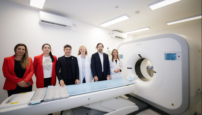 Kicillof recorrió el Hospital Rossi y defendió el plan bonaerense de medicamentos