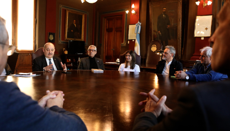 Tauber se reunió con la Federación de Instituciones y llamó a “fortalecer el vínculo con la comunidad”