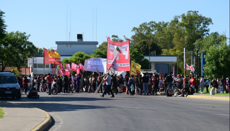 Organizaciones sociales cortarán la bajada de la autopista por reclamos