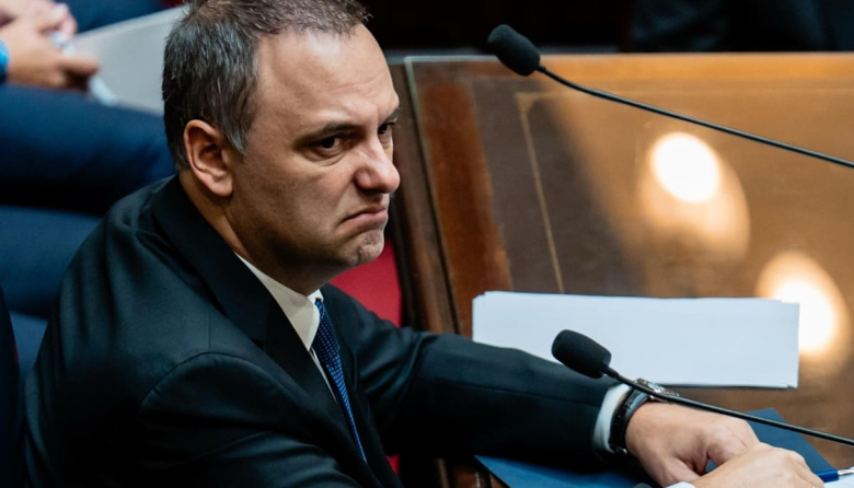 La Justicia avanza sobre los vuelos privados de Manuel Adorni