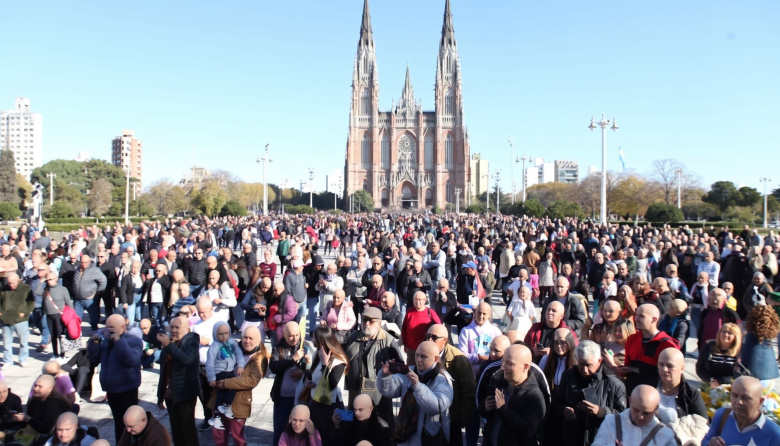 La Plata: más de 400 inscriptos para el casting de pelados en Plaza Moreno