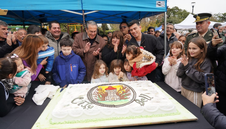 City Bell celebró sus 112 años con shows, feria y un homenaje a Virus